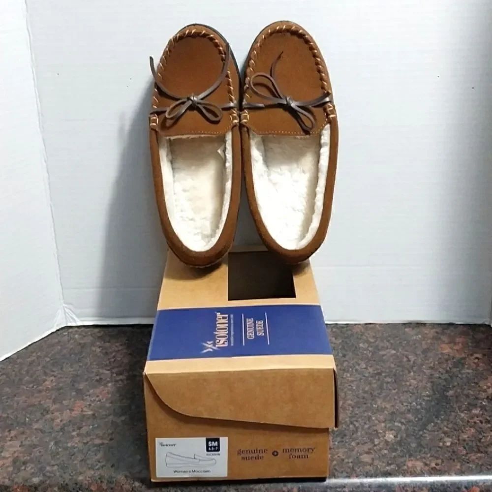 Isotoner Memory Foam Slippers...SIZE 6.5...NEW